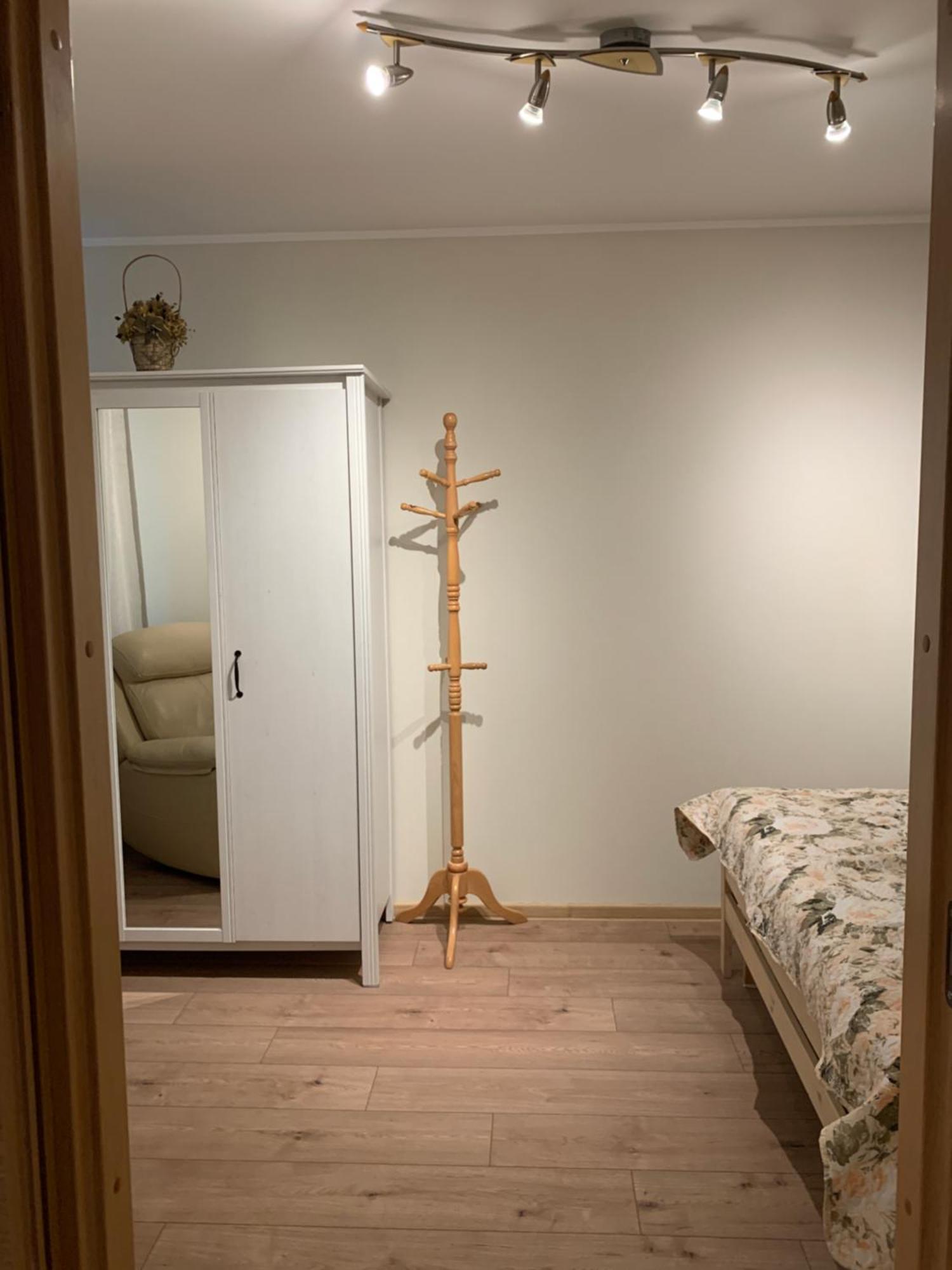 Dikol Two-Room Apartment-Self Check-In & Free Parking Near City Center Tallinn Exterior photo